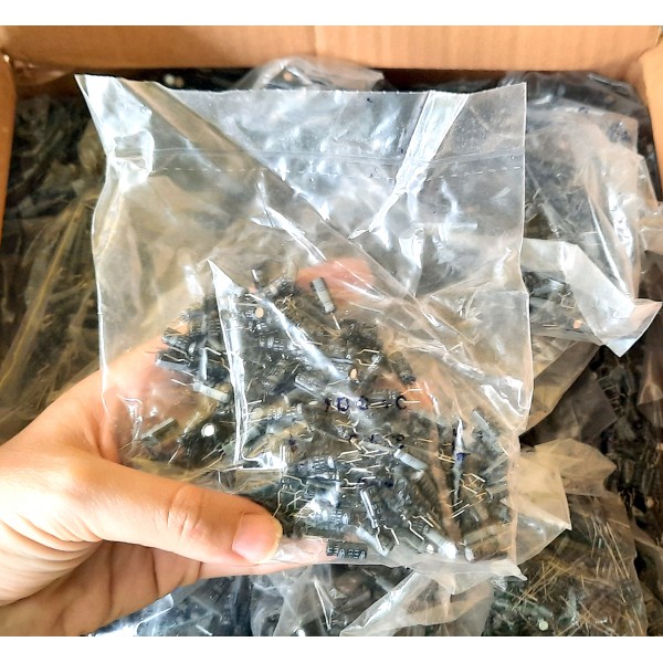 بسته 100 عددی خازن 47 میکروفاراد 10 ولت برند wincap - دانشجو کیت